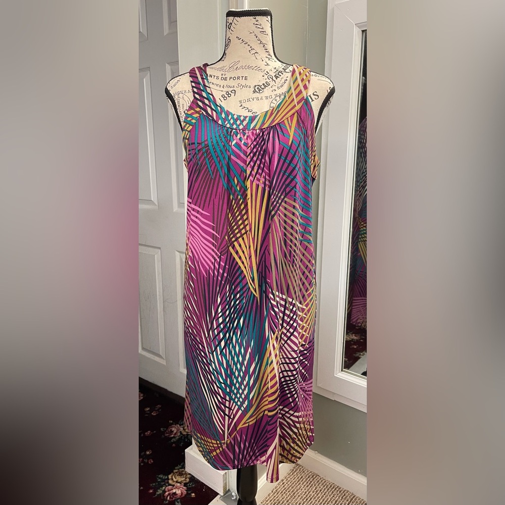 Sleevelesss short dress size medium